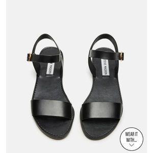Donddi Steve Madden Black strappy Sandals